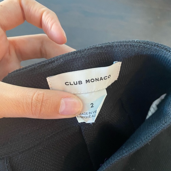 Ladies Club Monaco shorts size 2! Like new - Picture 3 of 3